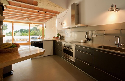 Sant Pere de Ribes Villa | Villa Masia Capdet: Villa en los viñedos, 14 personas y a 10 minutos de Sitges