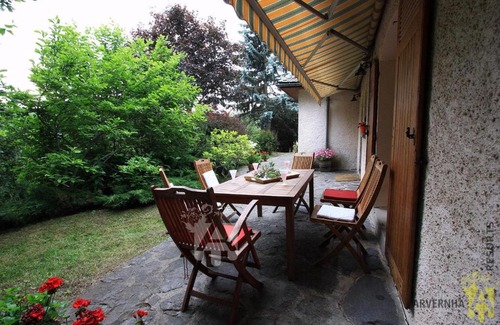 Besse-en-Chandesse Casa | Villa Mayabell