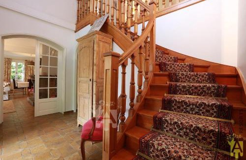 Besse-en-Chandesse Casa | Villa Mayabell