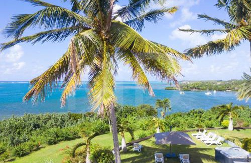 Trou d'Eau Douce Casa | Villa Maya oceanfront with pool, jaccuzzi, wifi, jets in bathroom