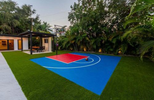 North Miami Beach Casa | Villa Mayami Modern Living Pool Gym Bsk Crt