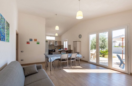 Mazara del Vallo Villa | Villa Mazara cerca del mar con jardín y aire acondicionado