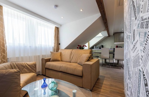 Hollerich Apartamento | Villa Medici 31 Large One-Bedroom Apartment