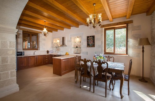 Vederi Villa | Vederi Estate (Villa Melpomeni)