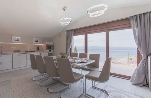 Zastrazisce Villa | "Villa Mendes" - nueva villa frente al mar con piscina