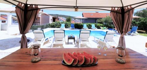 Businci Villa | Villa Mendula Trogir - Luxury villa by the beach - heated pool - lush green garden
