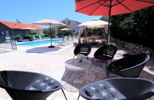 Businci Villa | Villa Mendula Trogir - Luxury villa by the beach - heated pool - lush green garden
