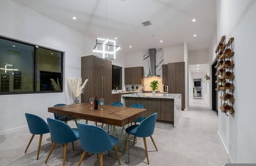 Buena Vista Casa | Villa Milan - Billiards Terrace w Grill Smart TV