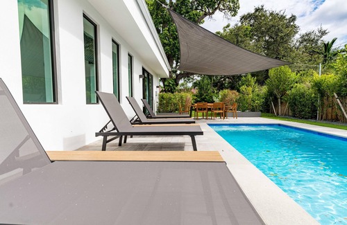 Buena Vista Casa | Villa Milan - Billiards Terrace w Grill Smart TV
