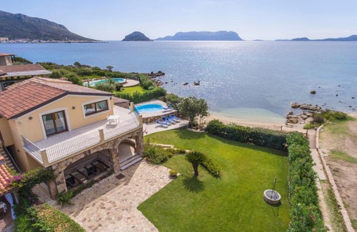 Baia Caddinas Villa | Villa Mimosa con piscina