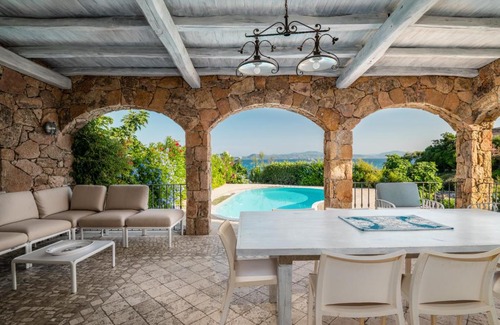 Baia Caddinas Villa | Villa Mimosa con piscina