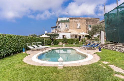 Schiazzano Villa | Villa Mimosa Rustic Elegance Views & Pool