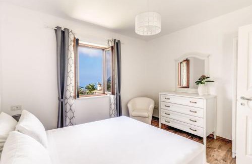 Schiazzano Villa | Villa Mimosa Rustic Elegance Views & Pool