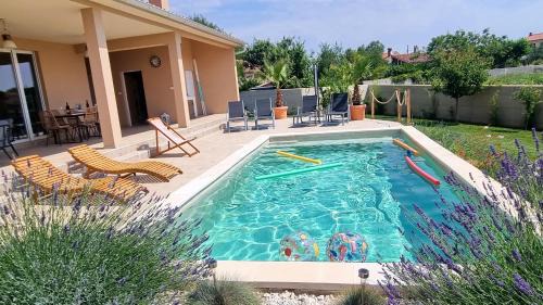 Valdebek Villa | Villa Mira