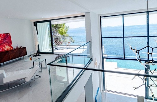 Blato Villa | Villa Miracul con una piscina infinita, WI-FI, aparcamiento, aire acondicionado y suelo radiante y gimnasio junto al mar