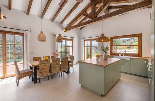 Valle de Lecrín Villa | Villa 'Mirador Del Lago' con vistas al lago, Wi-Fi y aire acondicionado
