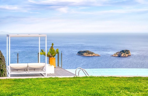 Colli di Fontanelle Villa | VILLA ASOMBROSA VISTA INCREÍBLE EN LA COSTA DE AMALFI Y LAS ISLAS LI GALLI
