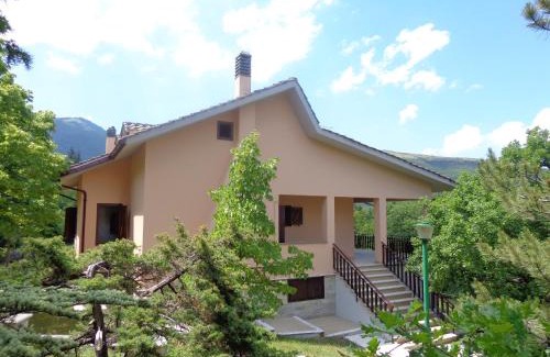 Fiastra Casa | Villa Miralago