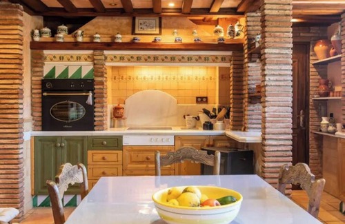Rincón de la Victoria Villa | Villa mit Pool, 700 m vom Strand Entfernt