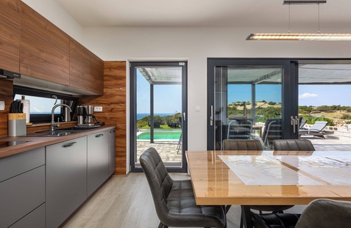 Stara Baska Apartamento | Villa mit Salzwasser Pool und Meeresblick, Strandnah