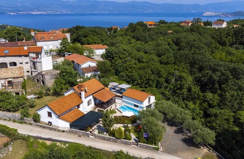 Risika Villa | Casa vacacional con piscina climatizada y jacuzzi
