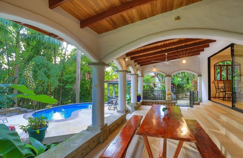 El Cerro Casa | Villa Monos Bailarines: 2BR Home + 1BR Studio Guest House, Pool & Wildlife!