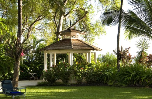Weston Casa | Villa Moon Reach is located as you drive to the entrance passing the avenue of royal palms