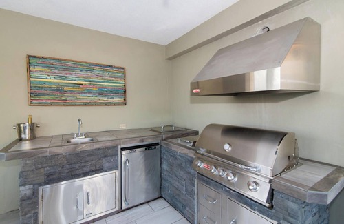 South Sound Casa | Villa Mora: Luxe Beachfront Villa w/ Backyard Snorkeling, Pool, Spa + Outdoor Ki