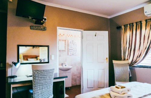 Kathu Cama Y Desayuno | Villa Mosaiko