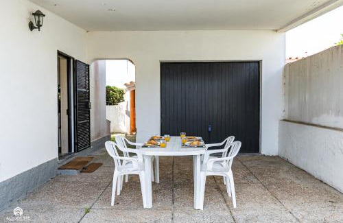 Torres Vedras Casa | Villa Mosca - 4 Bedrooms & BBQ, Santa Cruz
