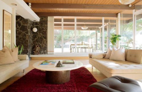 Los Angeles Casa | Villa Mountain Getaway with a Pool Hot Tub 5 Beds