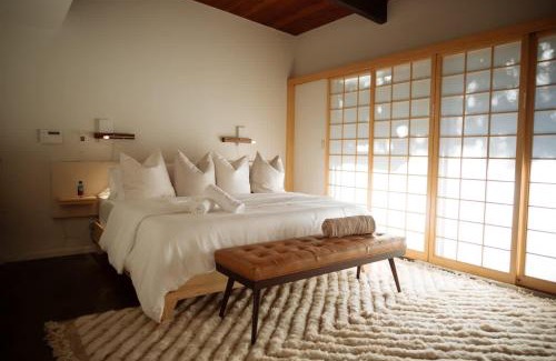 Los Angeles Casa | Villa Mountain Getaway with a Pool Hot Tub 5 Beds