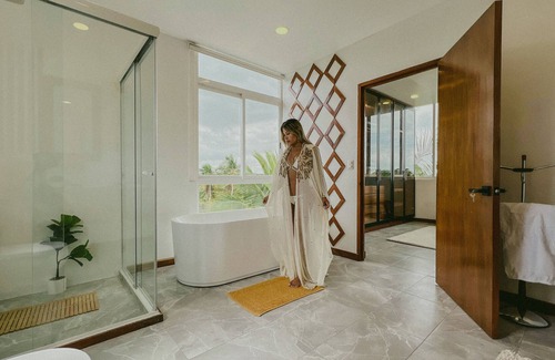 Othón P. Blanco Casa | Villa con Piscina y Jacuzzi Frente a la Playa