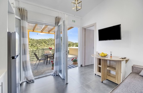 Katomerion Villa | Villa "Μyrsini" con vistas al mar, 2 terrazas privadas, piscina privada y Wi-Fi.