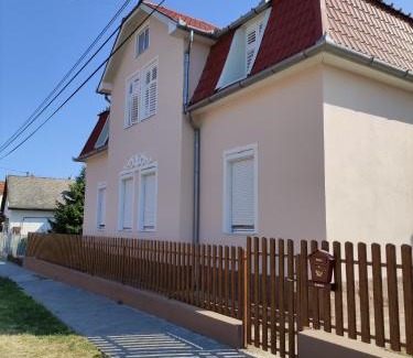 Balatonlelle Apartamento | Villa Napsugár