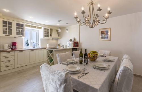 Jesenice Villa | Nueva casa de vacaciones !!! VILLA NARESTE Casa de piedra con piscina y espectaculares vistas al mar.