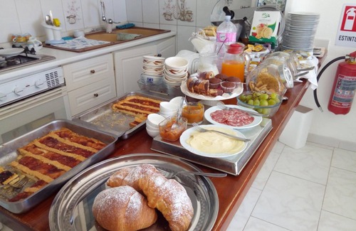 Succhivo Cama Y Desayuno | Villa Natalina
