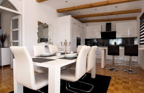 Crno Apartamento | Villa Natura Three Bedroom Apartment