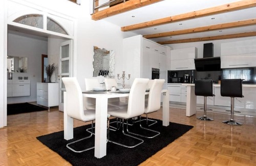 Crno Apartamento | Villa Natura Three Bedroom Apartment