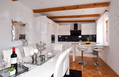 Crno Apartamento | Villa Natura Two Bedroom Apartment