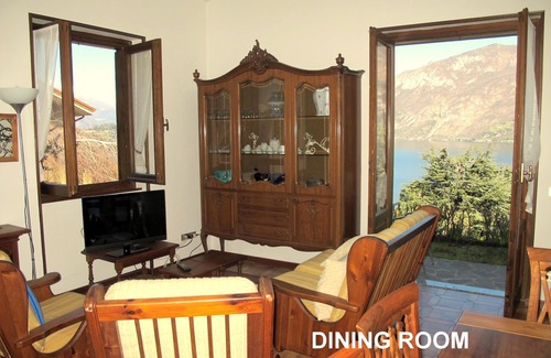 Limonta Villa | Villa cerca de Bellagio, con impresionantes vistas al lago, jardín y estacionamiento privado.