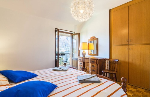 Limonta Casa | Villa cerca de Bellagio, con impresionantes vistas al lago, jardín y estacionamiento privado.