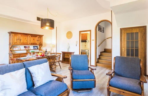 Limonta Casa | Villa cerca de Bellagio, con impresionantes vistas al lago, jardín y estacionamiento privado.