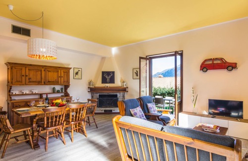 Limonta Casa | Villa cerca de Bellagio, con impresionantes vistas al lago, jardín y estacionamiento privado.