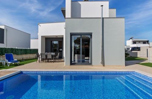 Foz do Arelho Villa | Villa near Obidos Lagoon and Surf Beaches