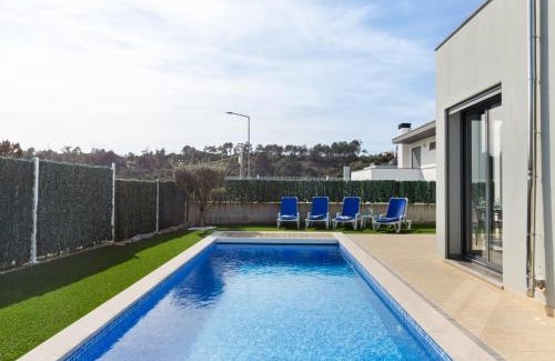 Foz do Arelho Villa | Villa near Obidos Lagoon and Surf Beaches