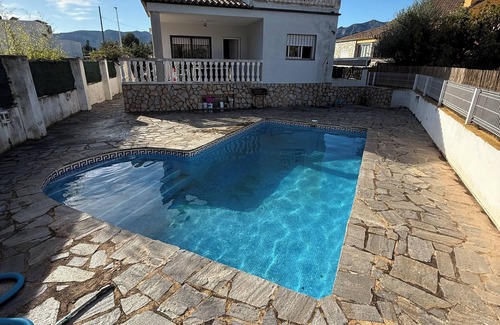 Gandia Chalet De Esquí | Chalet cerca de la Playa para poder disfrutar del mar y la montaña.