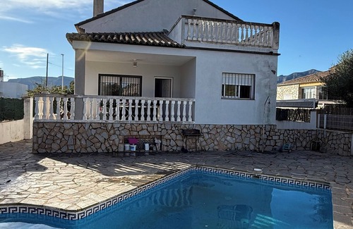 Gandia Chalet De Esquí | Chalet cerca de la Playa para poder disfrutar del mar y la montaña.