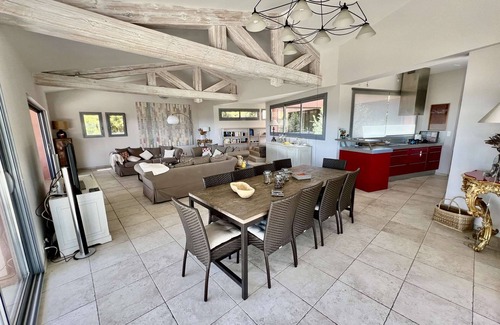 Guerrevieille Casa | VILLA NEAR THE BEACH WITH POOL, BEAUTIFUL SEA VIEW, TO RENT IN SAINTE-MAXIME
