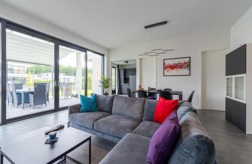 Zeewolde Villa | Villa near Veluwemeer with Private Jetty